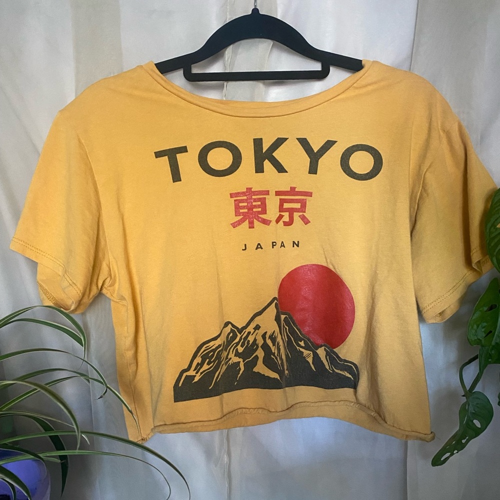 Yellow Tokyo crop top 🇯🇵